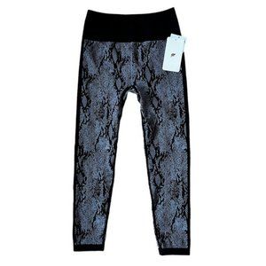 New Fabletics High-Waisted Seamless Leggings Size Medium